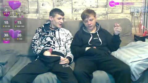 Max tall dark-haired guy with tattoos and Phil blond-haired online show from 13, 4, 2026