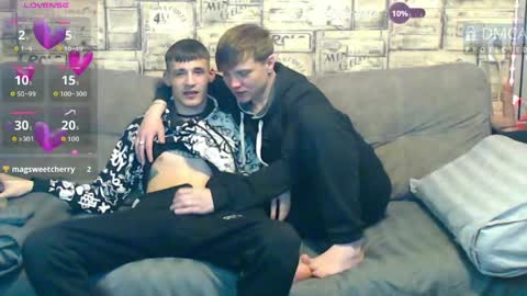 Max tall dark-haired guy with tattoos and Phil blond-haired online show from 18, 4, 2026