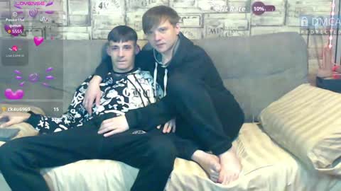 Max tall dark-haired guy with tattoos and Phil blond-haired online show from 8, 5, 2026