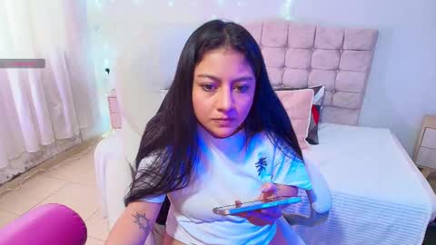 Snapshot of pau_cute19 chatting on 22, 10, 2025 pau cute online show from 22, 10, 2025