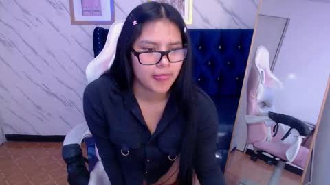 Snapshot of paulette_v chatting on 21, 2, 2025 Live 800am 200pm COLOMBIAN HOUR online show from 21, 2, 2025