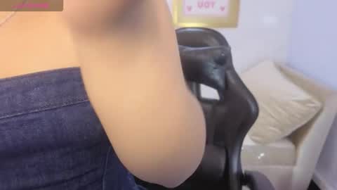 Snapshot of paulette_v chatting on 5, 2, 2026 Live 800am 200pm COLOMBIAN HOUR online show from 5, 2, 2026