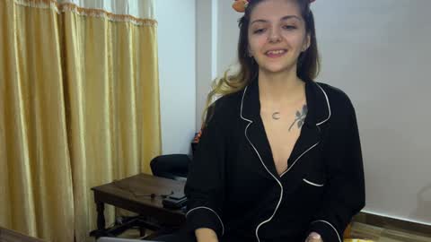 Isla  Chase online show from 12, 12, 2024