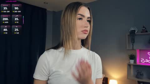 Snapshot of paulettelafevre chatting on 4, 10, 2025 Eva online show from 4, 10, 2025