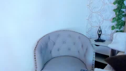 Snapshot of paulina_lux chatting on 4, 2, 2026 paulina lux online show from 4, 2, 2026