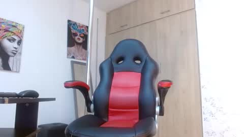 Snapshot of paulina_rubio_ chatting on 7, 1, 2025 Paulina Rubio online show from 7, 1, 2025