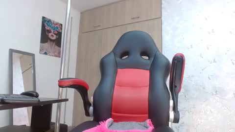 Snapshot of paulina_rubio_ chatting on 3, 3, 2025 Paulina Rubio online show from 3, 3, 2025