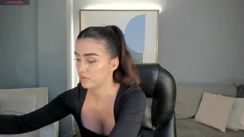 Paulina Santos  online show from 1, 5, 2026