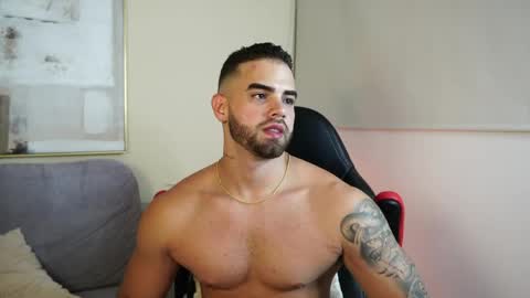 Snapshot of paulphoenix_ chatting on 15, 5, 2026 Paul Phoenix online show from 15, 5, 2026