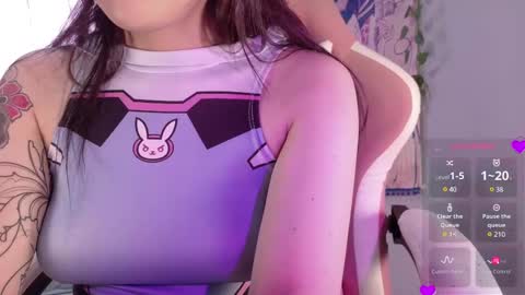 Snapshot of peach69love chatting on 1, 3, 2025  P E A C H   online show from 1, 3, 2025