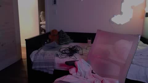 Snapshot of peacheekitty chatting on 8, 12, 2024 Effyyyyy online show from 8, 12, 2024