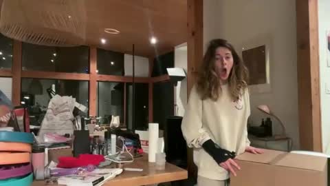 Snapshot of peacheekitty chatting on 24, 10, 2025 Effyyyyy online show from 24, 10, 2025