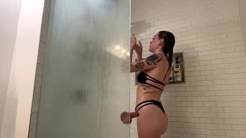 peachesncreampiezz online show from 5, 5, 2026