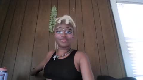 Snapshot of peachplaypen chatting on 4, 12, 2025 Peach online show from 4, 12, 2025