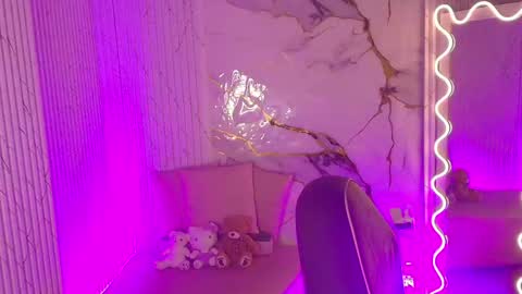peachy_tay online show from 21, 4, 2026