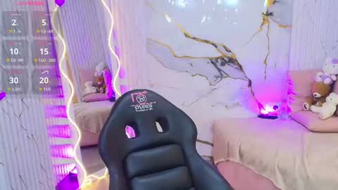 peachy_tay online show from 28, 7, 2026