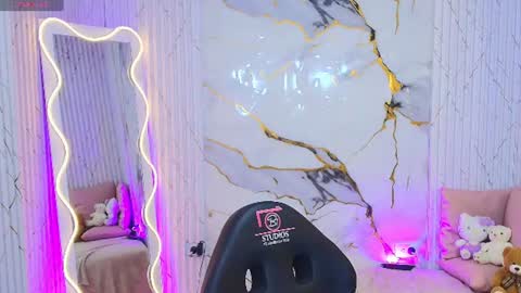 peachy_tay online show from 30, 7, 2026