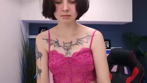 Snapshot of peachydreamm chatting on 11, 10, 2025 peachydreamm online show from 11, 10, 2025