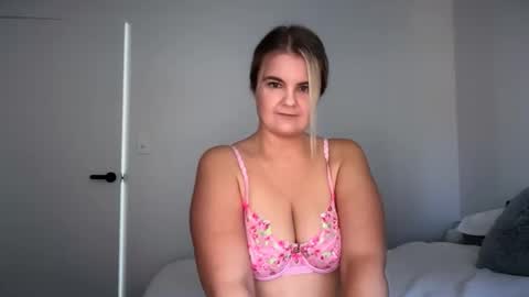 peachyrose_ online show from 7, 5, 2026