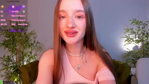 Snapshot of pearl_bloom chatting on 12, 5, 2026 Sex Leah online show from 12, 5, 2026