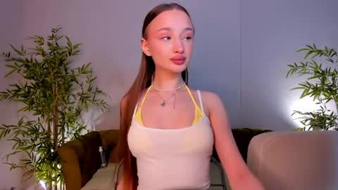 Snapshot of pearl_bloom chatting on 19, 5, 2026 Sex Leah online show from 19, 5, 2026