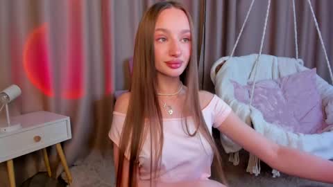 Snapshot of pearl_bloom chatting on 27, 5, 2026 Sex Leah online show from 27, 5, 2026
