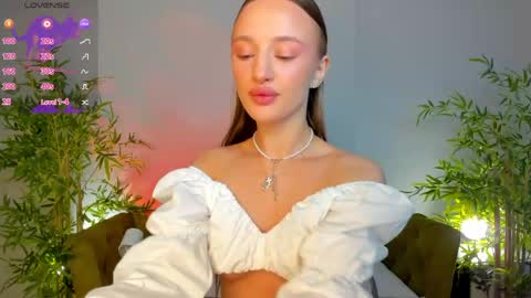 Snapshot of pearl_bloom chatting on 4, 6, 2026 Sex Leah online show from 4, 6, 2026