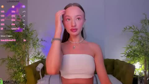Snapshot of pearl_bloom chatting on 5, 6, 2026 Sex Leah online show from 5, 6, 2026