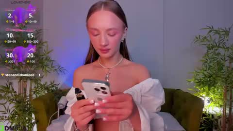 Snapshot of pearl_bloom chatting on 11, 6, 2026 Sex Leah online show from 11, 6, 2026