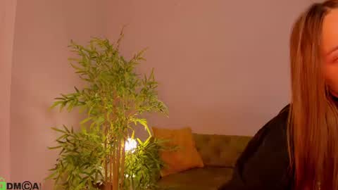 Snapshot of pearl_bloom chatting on 22, 6, 2026 Sex Leah online show from 22, 6, 2026
