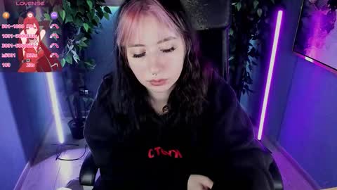 peggymcdean online show from 31, 10, 2025