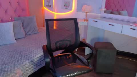 peneelopeecute online show from 27, 7, 2026
