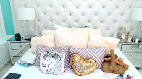 Penelope Laurent online show from 18, 12, 2025