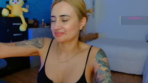 Snapshot of pennyy__ chatting on 27, 5, 2026 Hi Im Penelope better vibrations 1111 online show from 27, 5, 2026