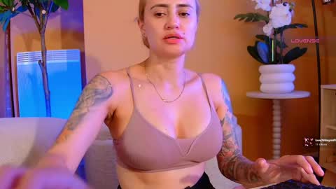 Snapshot of pennyy__ chatting on 30, 5, 2026 Hi Im Penelope better vibrations 1111 online show from 30, 5, 2026