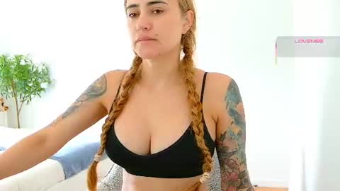 Snapshot of pennyy__ chatting on 13, 7, 2026 Hi Im Penelope better vibrations 1111 online show from 13, 7, 2026
