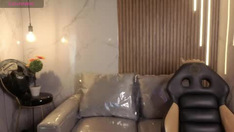perla_lovely online show from 5, 5, 2026