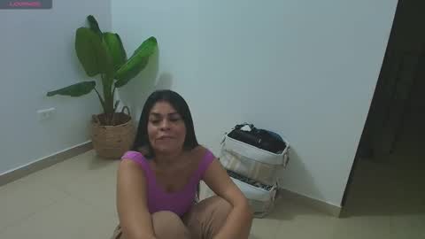 Snapshot of perla_milf4u chatting on 25, 9, 2025 PERLA online show from 25, 9, 2025