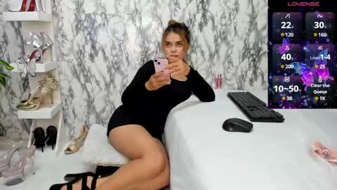 Perla Thompson online show from 22, 2, 2025