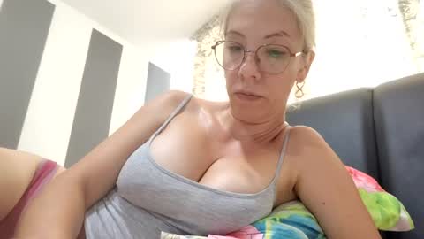 Snapshot of pervygirl69 chatting on 5, 8, 2026 Lisa - online show from 5, 8, 2026