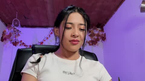 Snapshot of petalsrose_ chatting on 8, 12, 2024 Rose online show from 8, 12, 2024