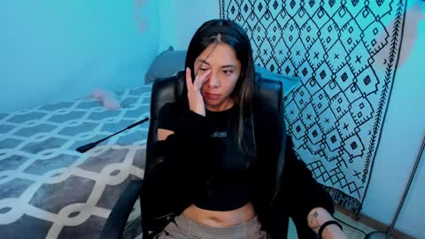 Snapshot of petalsrose_ chatting on 2, 2, 2025 Rose online show from 2, 2, 2025