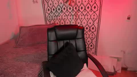 Snapshot of petalsrose_ chatting on 15, 2, 2025 Rose online show from 15, 2, 2025