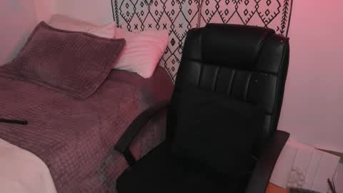 Snapshot of petalsrose_ chatting on 7, 3, 2025 Rose online show from 7, 3, 2025