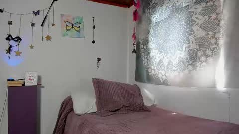 Snapshot of petalsrose_ chatting on 18, 9, 2025 Rose online show from 18, 9, 2025