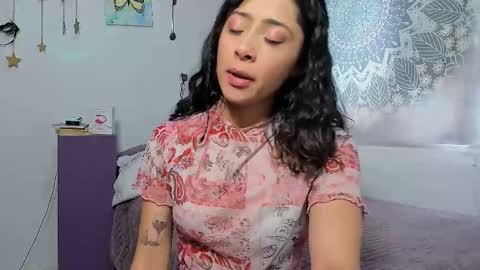 Snapshot of petalsrose_ chatting on 24, 9, 2025 Rose online show from 24, 9, 2025