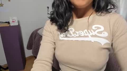 Snapshot of petalsrose_ chatting on 25, 9, 2025 Rose online show from 25, 9, 2025