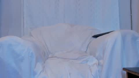 petite_amor online show from 24, 1, 2025