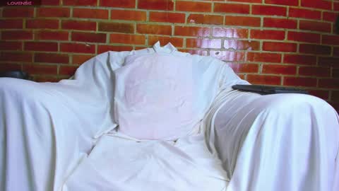 petite_amor online show from 10, 2, 2025