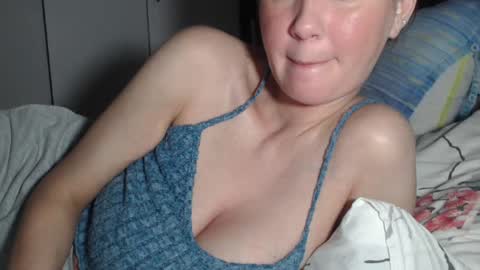 petite_danielle online show from 4, 7, 2026